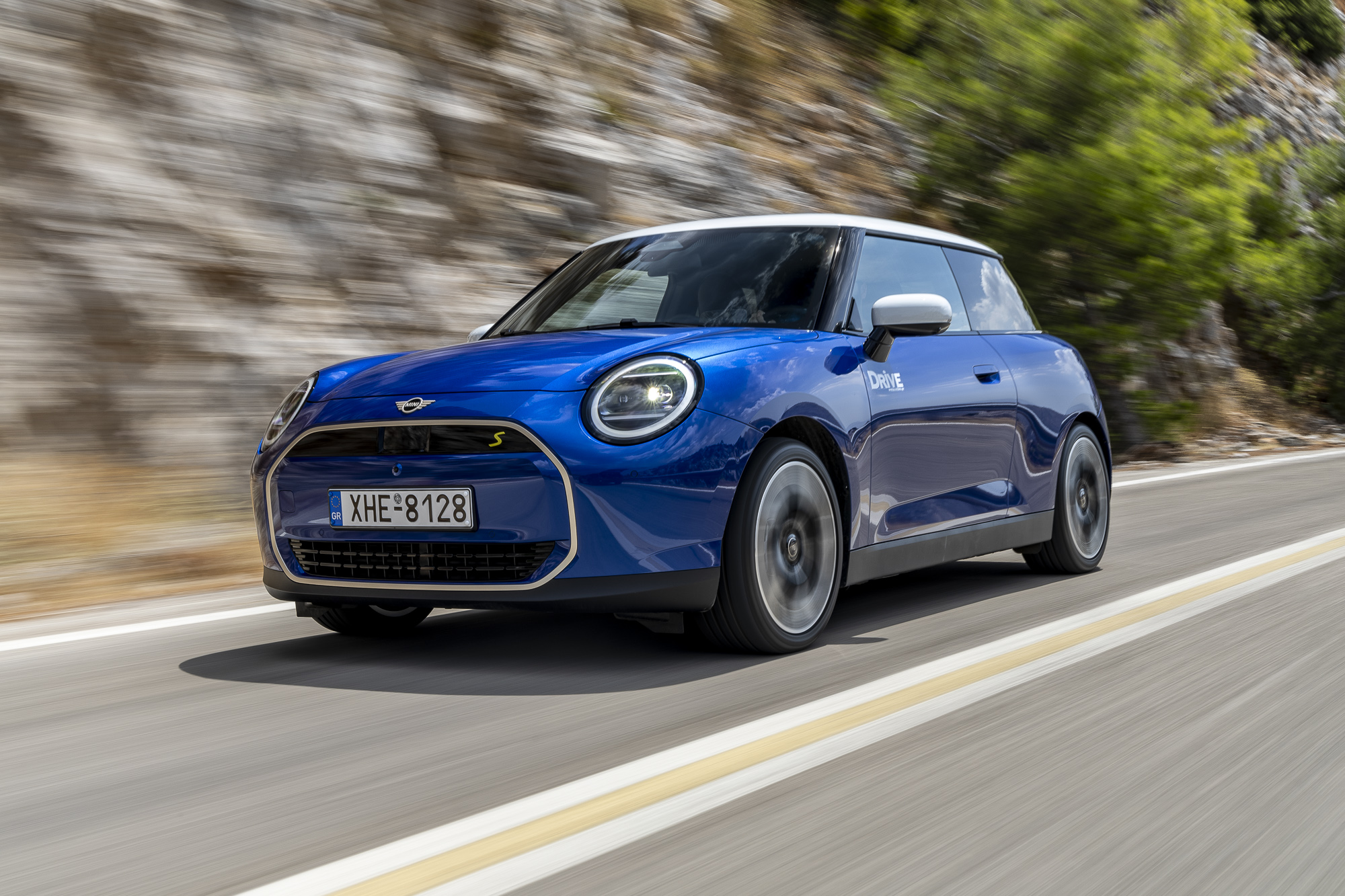 Test drive: MINI Cooper SE, Photo © DRIVE Media Group/Thanassis Koutsogiannis