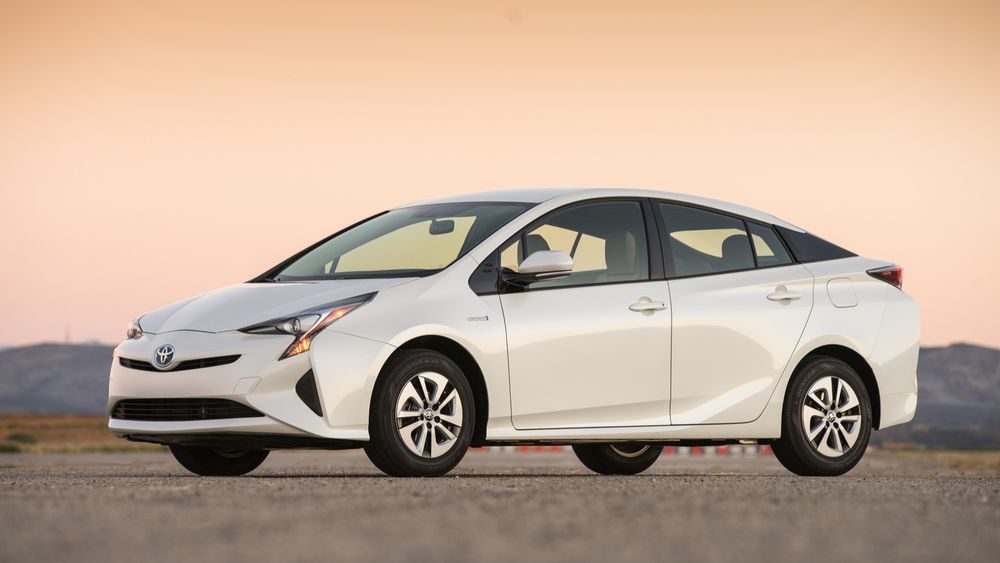 Toyota prius 2016г