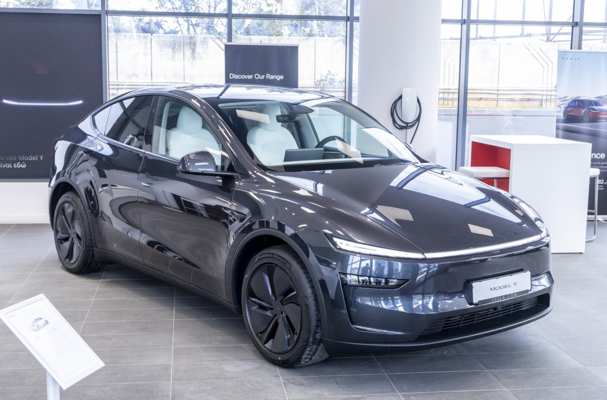 Υπάρχει η πεποίθηση ότι η Tesla τα βρίσκει μπαστούνια στην Κίνα από τον εγχώριο ανταγωνισμό. Η αλήθεια είναι πως παραμένει πρώτο στη σημαντικότερη αγορά του πλανήτη. Model Y
